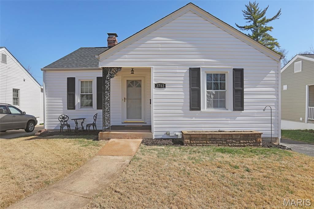 Photo of 2712 Manderly Drive, Brentwood, MO 63144 (MLS # 26013720)