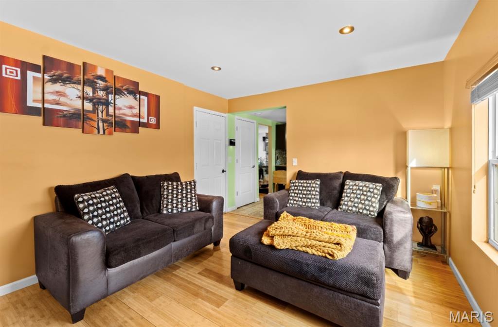 Florissant, Missouri 63031, United States, 4 Bedrooms Bedrooms, ,3 BathroomsBathrooms,Residential,Active,251255