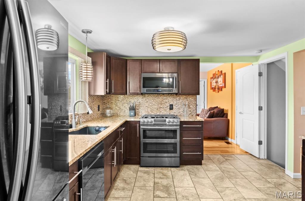 Florissant, Missouri 63031, United States, 4 Bedrooms Bedrooms, ,3 BathroomsBathrooms,Residential,Active,251255