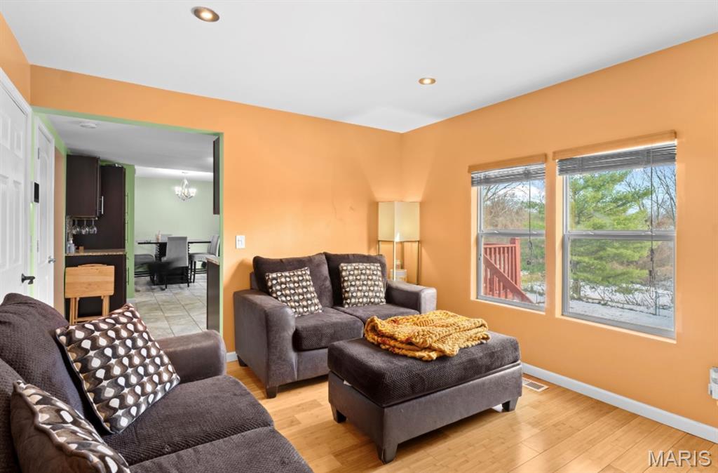 Florissant, Missouri 63031, United States, 4 Bedrooms Bedrooms, ,3 BathroomsBathrooms,Residential,Active,251255