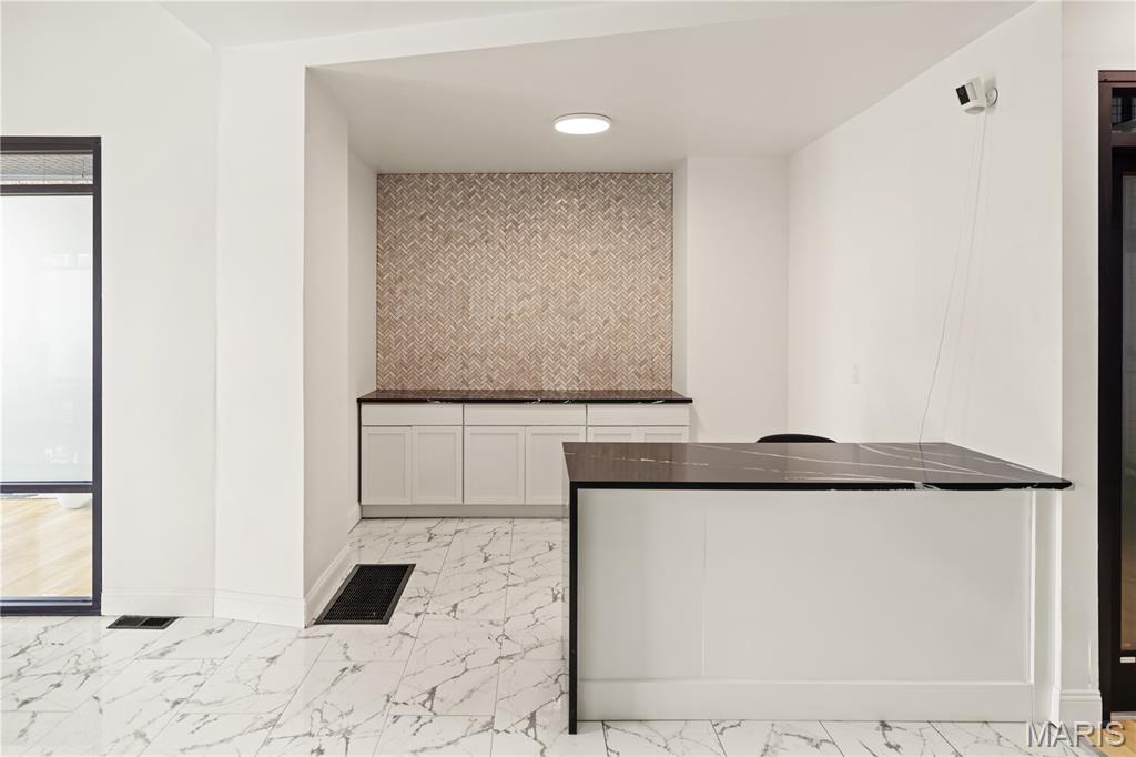 Munsons Sub - Commercial Lease