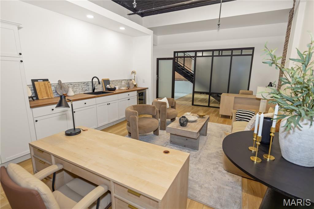 Munsons Sub - Commercial Lease