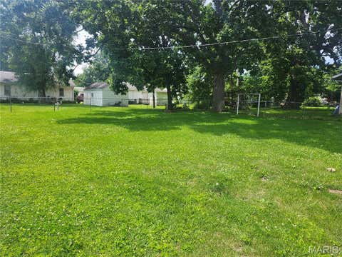 Tiny photo for 106 S Pearl Street, Bowling Green, MO 63334 (MLS # 26039217)
