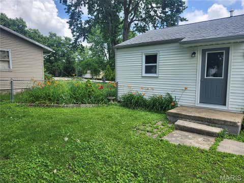 Tiny photo for 106 S Pearl Street, Bowling Green, MO 63334 (MLS # 26039217)