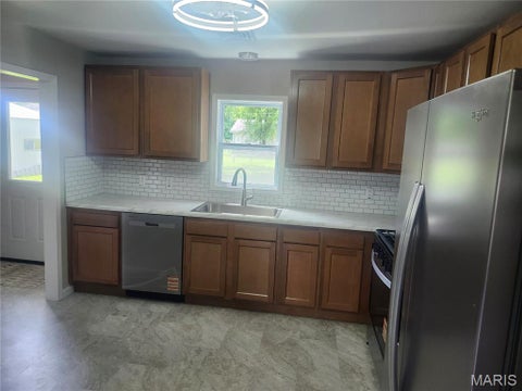 Tiny photo for 106 S Pearl Street, Bowling Green, MO 63334 (MLS # 26039217)