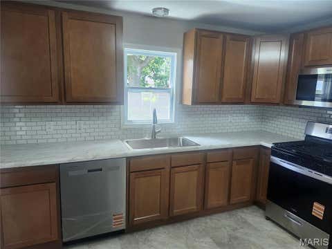 Tiny photo for 106 S Pearl Street, Bowling Green, MO 63334 (MLS # 26039217)