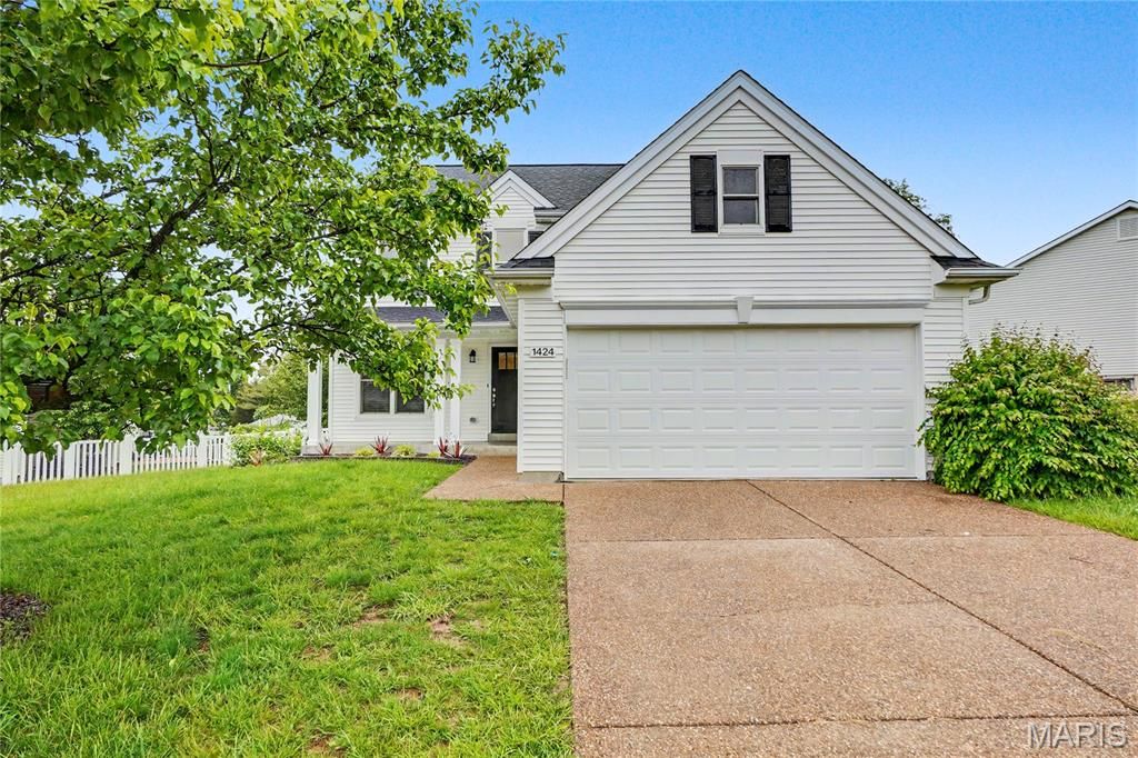 Photo of 1424 Devonshire County Drive, Wentzville, MO 63385 (MLS # 26028195)