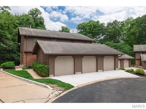 Tiny photo for 2008 Meadowtree Lane, Kirkwood, MO 63122 (MLS # 26033787)