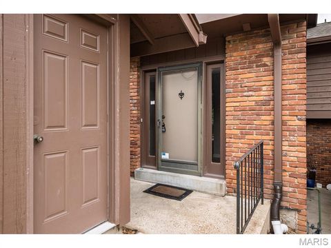 Tiny photo for 2008 Meadowtree Lane, Kirkwood, MO 63122 (MLS # 26033787)