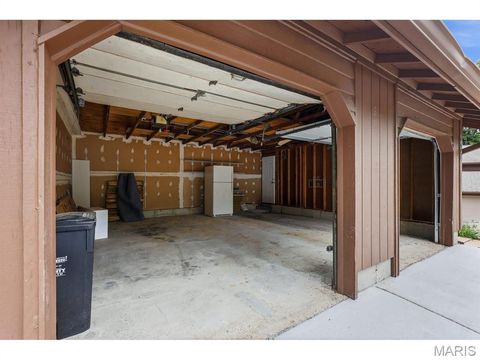 Tiny photo for 2008 Meadowtree Lane, Kirkwood, MO 63122 (MLS # 26033787)