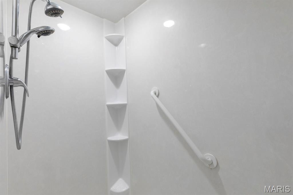 Dardenne Lake Estate - Residential