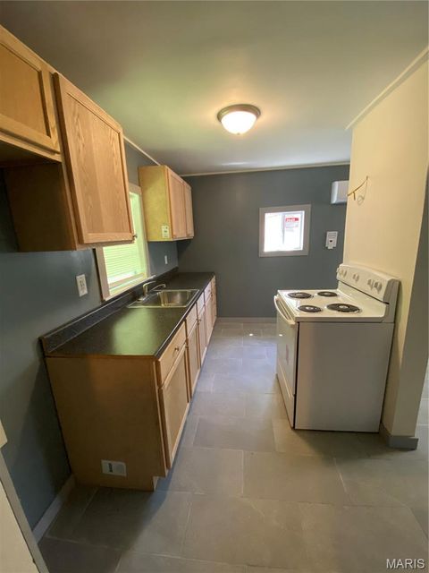 Tiny photo for 1110 Bradley Street, Poplar Bluff, MO 63901 (MLS # 26026676)