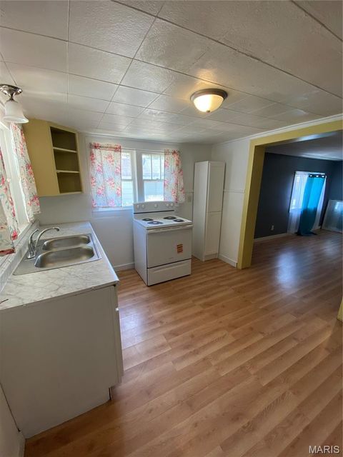 Tiny photo for 1110 Bradley Street, Poplar Bluff, MO 63901 (MLS # 26026676)