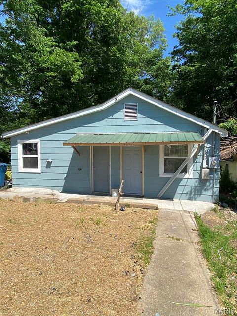 Tiny photo for 1110 Bradley Street, Poplar Bluff, MO 63901 (MLS # 26026676)