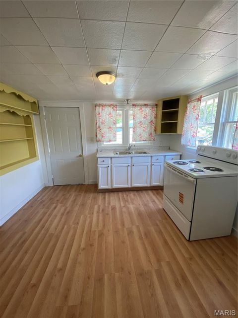 Tiny photo for 1110 Bradley Street, Poplar Bluff, MO 63901 (MLS # 26026676)