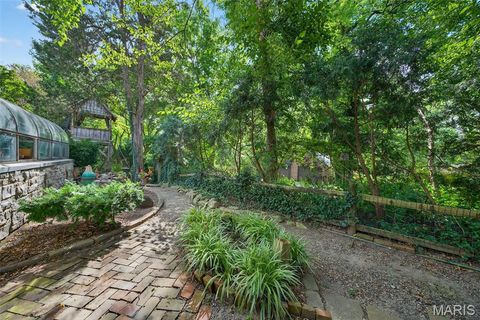 Tiny photo for 400 S Woodlawn Avenue, Kirkwood, MO 63122 (MLS # 25060145)