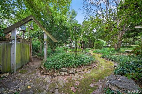 Tiny photo for 400 S Woodlawn Avenue, Kirkwood, MO 63122 (MLS # 25060145)