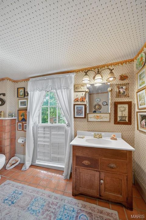 Tiny photo for 400 S Woodlawn Avenue, Kirkwood, MO 63122 (MLS # 25060145)