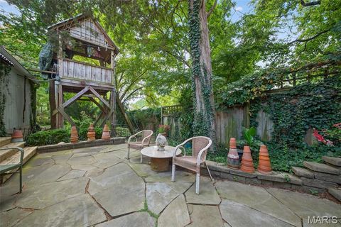 Tiny photo for 400 S Woodlawn Avenue, Kirkwood, MO 63122 (MLS # 25060145)