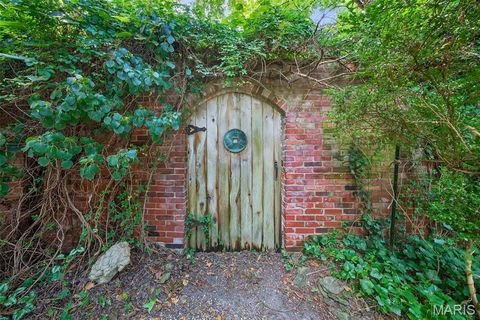 Tiny photo for 400 S Woodlawn Avenue, Kirkwood, MO 63122 (MLS # 25060145)
