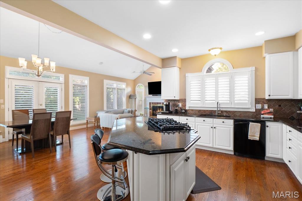 Manderleigh Of Town & Country One - Residential