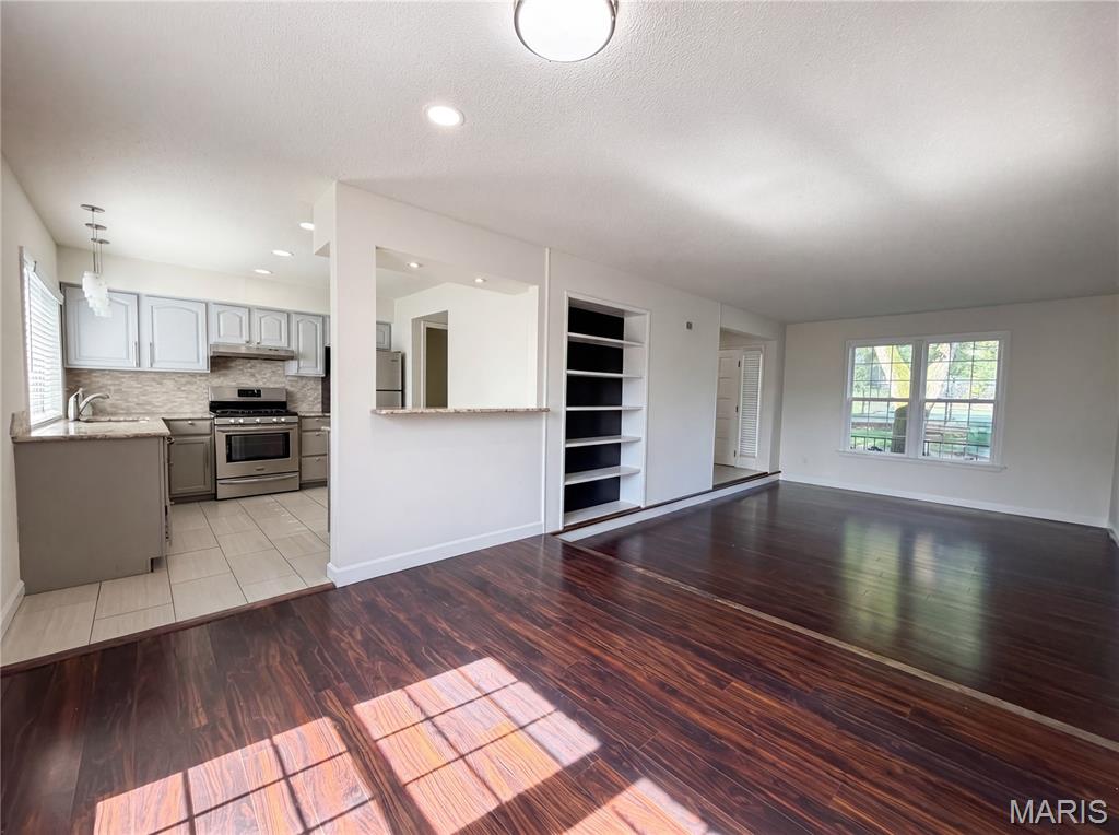 Woods Glen Condo 13 - Residential