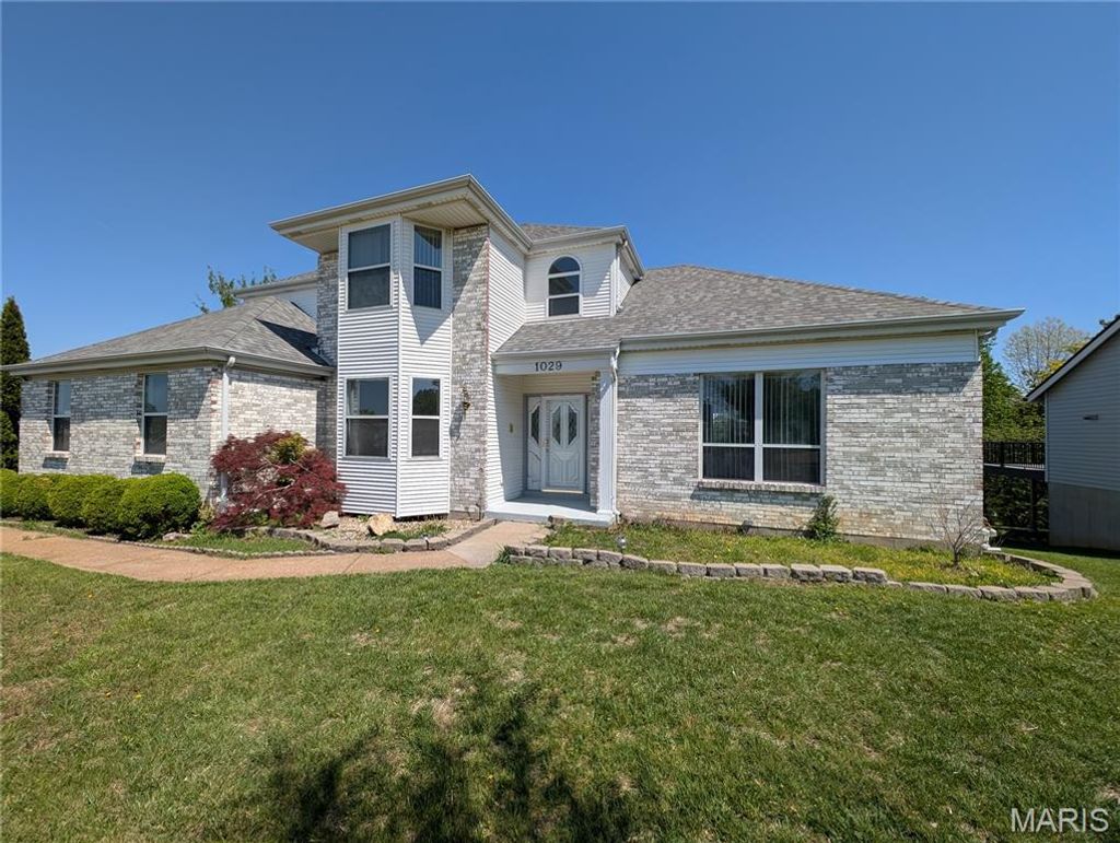 Photo of 1029 Villa Gran Way, Fenton, MO 63026 (MLS # 26024719)