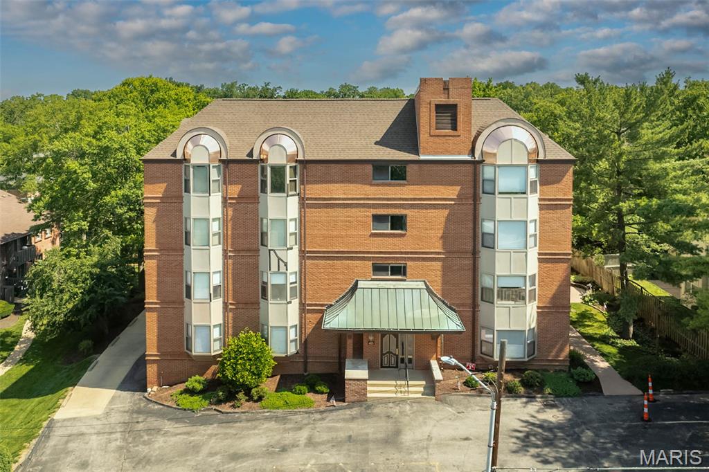 Photo 1 of 38 — 415 W Jefferson Avenue 301, Kirkwood, MO 63122