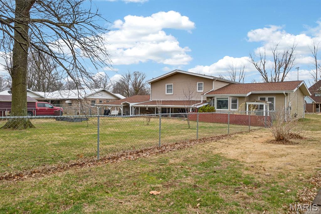 1004 M- North Hovis Street