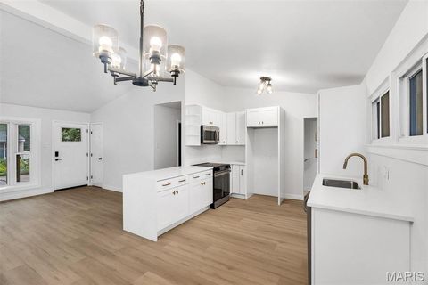 Tiny photo for 612 Sessions Avenue, Crestwood, MO 63126 (MLS # 26031243)
