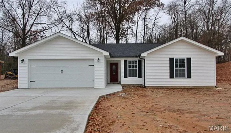 One level living at its best!! Open concept with split bedroom floor plan. Primary bath has double vanity and walk in closet.  Privat backyard with no neighbors behind, nice patio for outdoor entertaining.