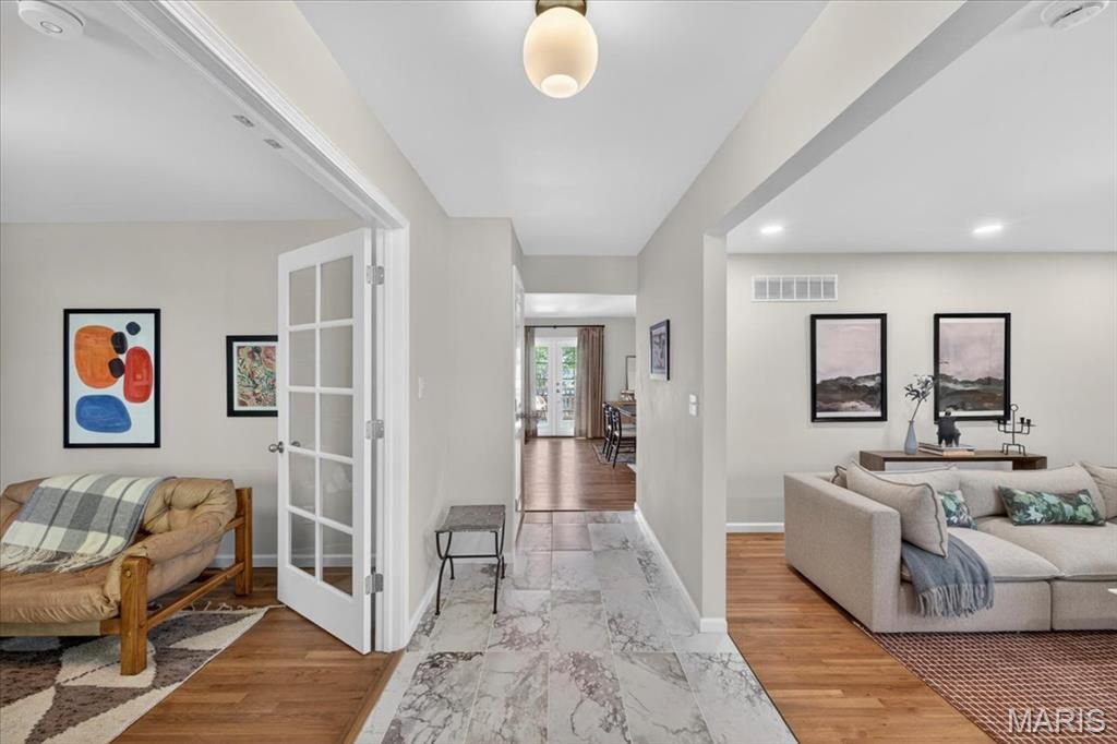 Photo of 1022 Stuyvesant Lane, Ballwin, MO 63011 (MLS # 26024553)