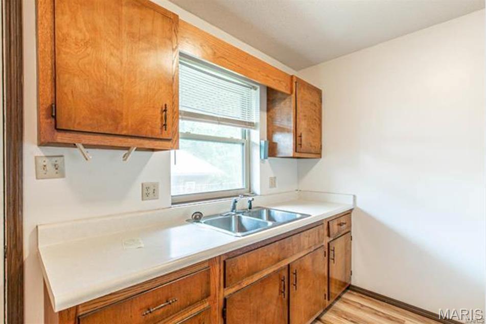 Doniphan Manor Apartments - Commercial Sale