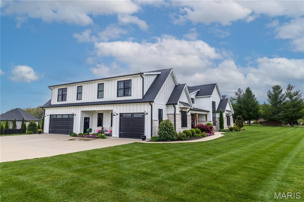 Photo of 184 Monterra, Cape Girardeau, MO 63701 (MLS # 26022264)