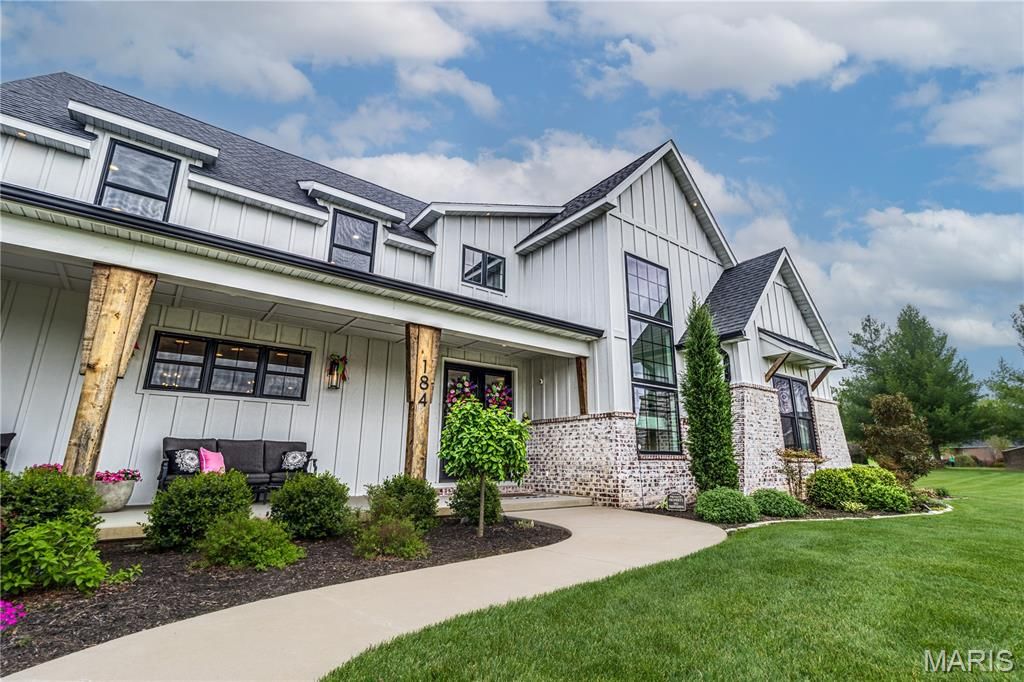Photo of 184 Monterra, Cape Girardeau, MO 63701 (MLS # 26022264)