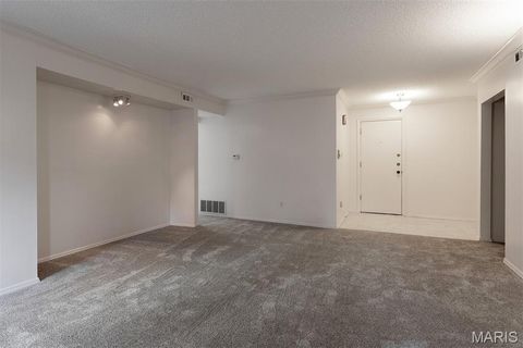 Tiny photo for 970 N Spoede Road #17, Creve Coeur, MO 63146 (MLS # 25082047)