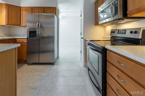 Tiny photo for 970 N Spoede Road #17, Creve Coeur, MO 63146 (MLS # 25082047)