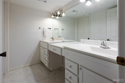 Tiny photo for 970 N Spoede Road #17, Creve Coeur, MO 63146 (MLS # 25082047)