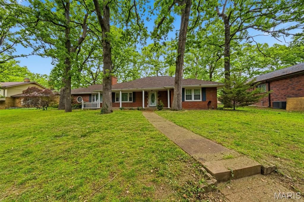 Photo of 7441 Raleigh Drive, Grantwood Village, MO 63123 (MLS # 26032439)