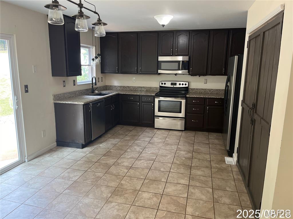 2320 Castlegate Drive
