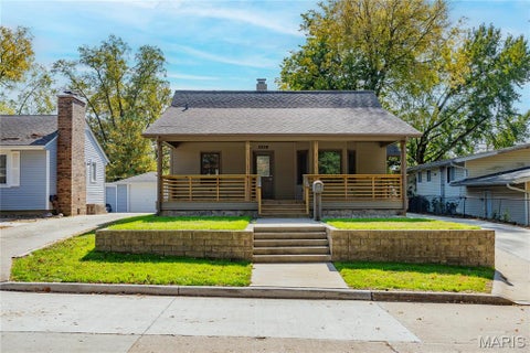 Photo of 2039 Woodlawn Avenue, Cape Girardeau, MO 63701 (MLS # 26069382)