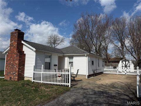 511 E South 2nd Street Red Bud IL 62278