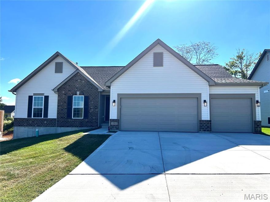 Beautiful Flower and Fendler home in the Eureka. Easy access to highway 44. This Stratford 3 bedroom 2 bathroom open floor plan offers a great room, kitchen and breakfast room has volume height ceilings. Kitchen with custom cabinets, center island and quartz countertops. Master bathroom suite with double bowl marble sinks. COOL: 14 SEER+