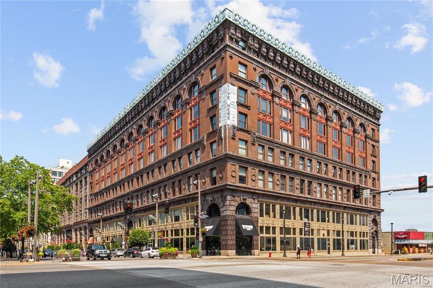 The Bogen Lofts is where heritage meets style in the heart of Wash Ave’s historic Garment District. Once home to iconic shoemakers and textile pioneers, today it’s a refined take on downtown living—designed for those who want character with a curated edge. At 1209 Washington, you’ll find loft-style 1-, 2-, and 3-bedroom apartments with soaring ceilings, original architectural details, and condo-grade finishes. Residents enjoy a newly re-imagined rooftop sky lounge with skyline views, a private dog park, and a chic club-room that opens to the city. Downstairs, the lobby blends industrial warmth with modern polish—featuring a premium coffee station, stylish micro market, luxe gym with FORME Lift, and inviting spaces to work, relax, or entertain. With a Walk Score of 98%, you’re steps from Wash Ave’s top restaurants, galleries, sports, and culture—perfectly positioned to live, work, and style your life in stride.