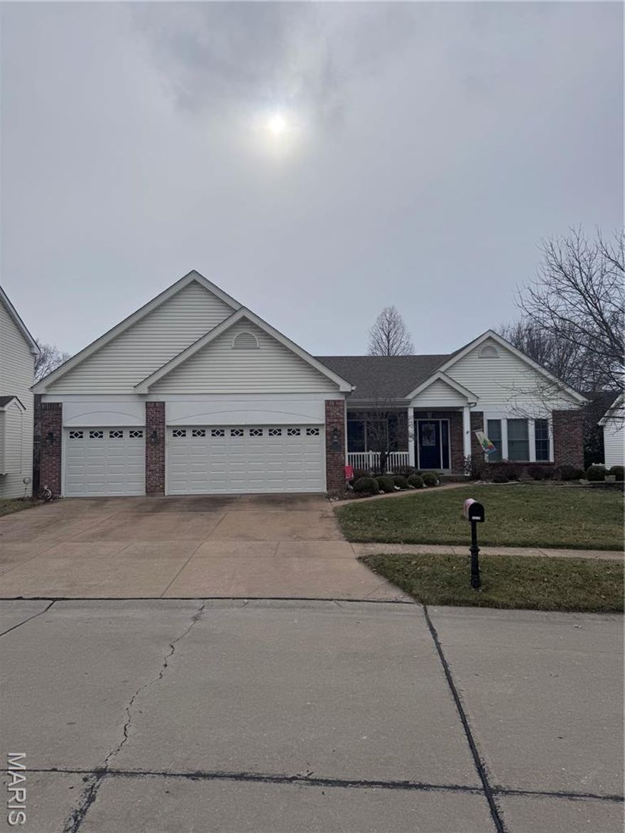 Executive 3 bed/2 full bath ranch.