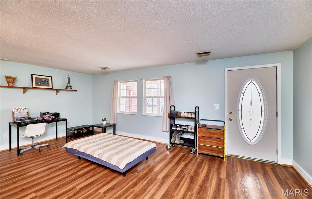 Clarksville, Missouri 63336, United States, 4 Bedrooms Bedrooms, ,2 BathroomsBathrooms,Residential,Active,1991