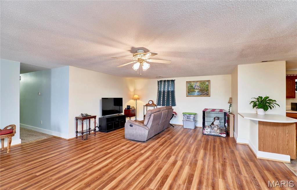 Clarksville, Missouri 63336, United States, 4 Bedrooms Bedrooms, ,2 BathroomsBathrooms,Residential,Active,1991