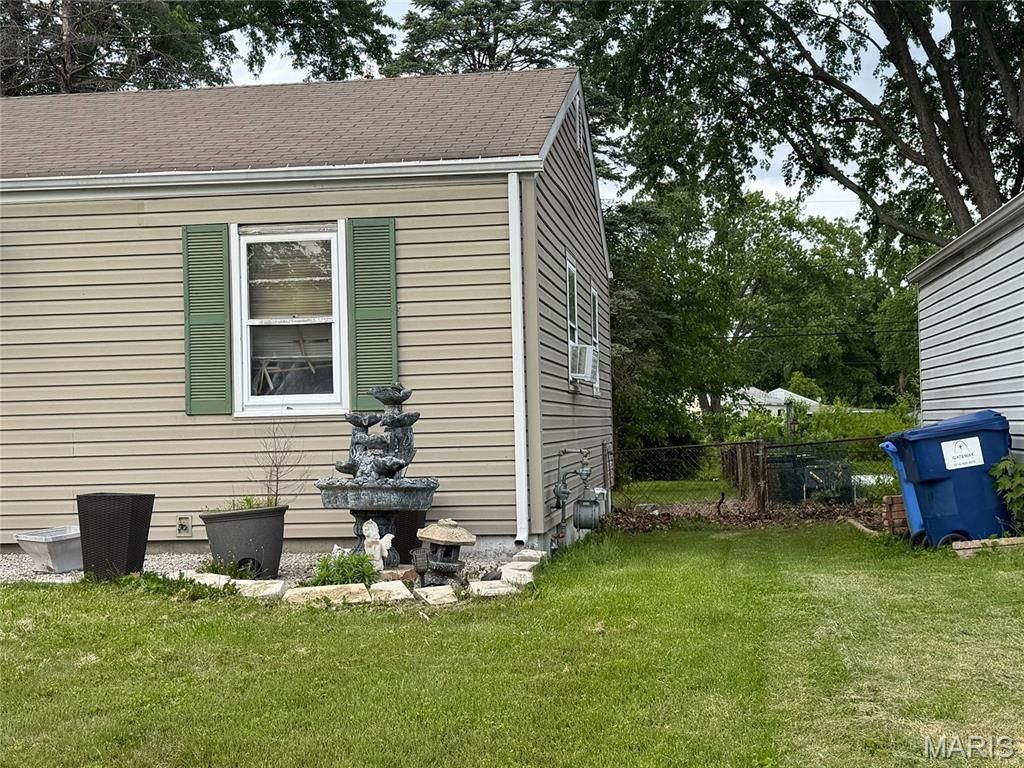 Photo of 843 Loekes Drive, Florissant, MO 63031 (MLS # 26028753)