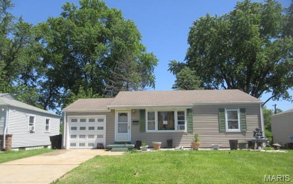 Photo of 843 Loekes Drive, Florissant, MO 63031 (MLS # 26028753)