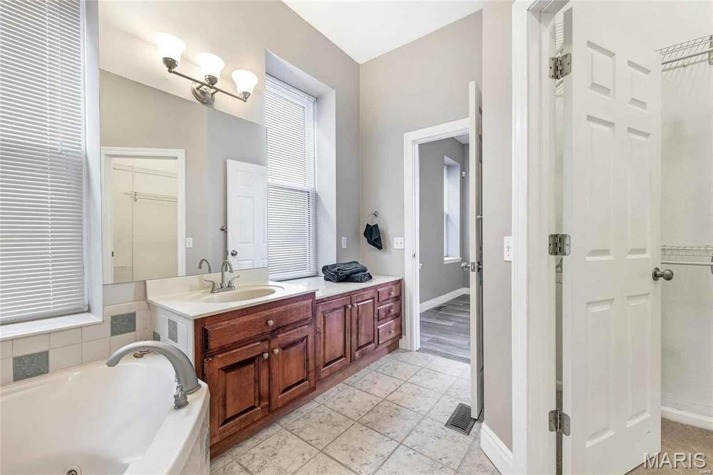 St Louis, Missouri 63104, United States, 3 Bedrooms Bedrooms, ,3 BathroomsBathrooms,Residential,Active,150073